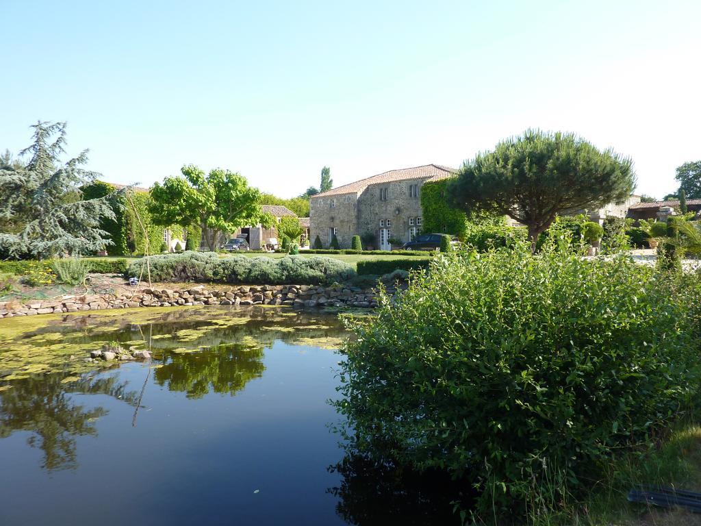 Logis De La Robliniere Bed and Breakfast Landevieille Εξωτερικό φωτογραφία