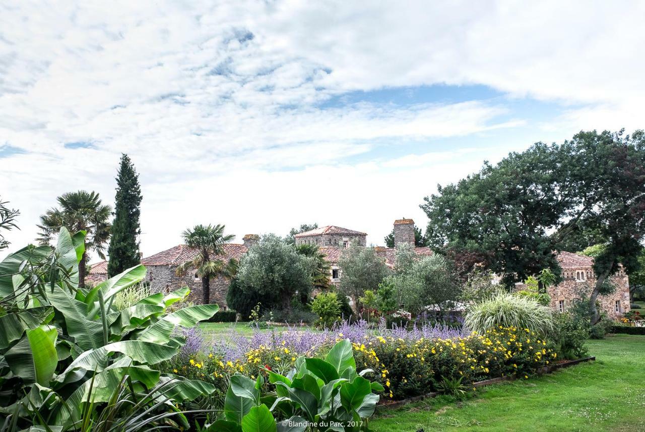 Logis De La Robliniere Bed and Breakfast Landevieille Εξωτερικό φωτογραφία