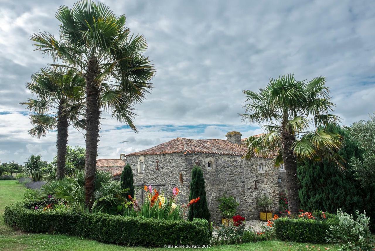 Logis De La Robliniere Bed and Breakfast Landevieille Εξωτερικό φωτογραφία
