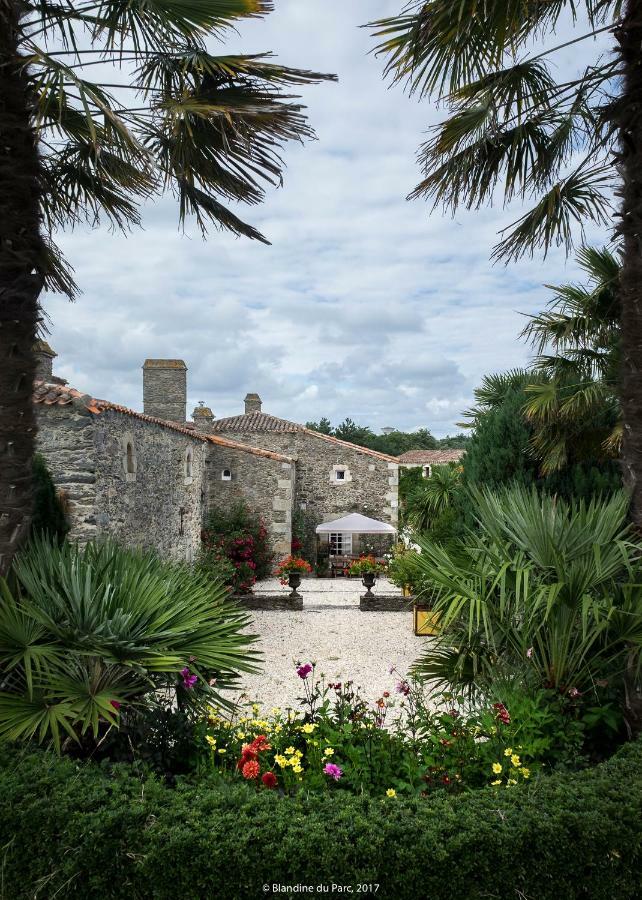 Logis De La Robliniere Bed and Breakfast Landevieille Εξωτερικό φωτογραφία
