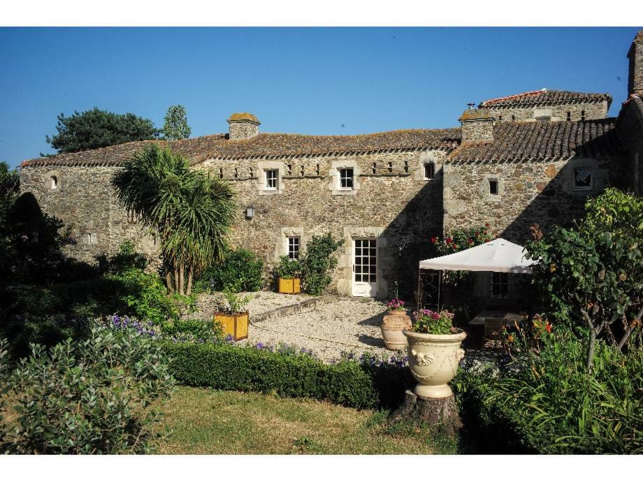Logis De La Robliniere Bed and Breakfast Landevieille Εξωτερικό φωτογραφία