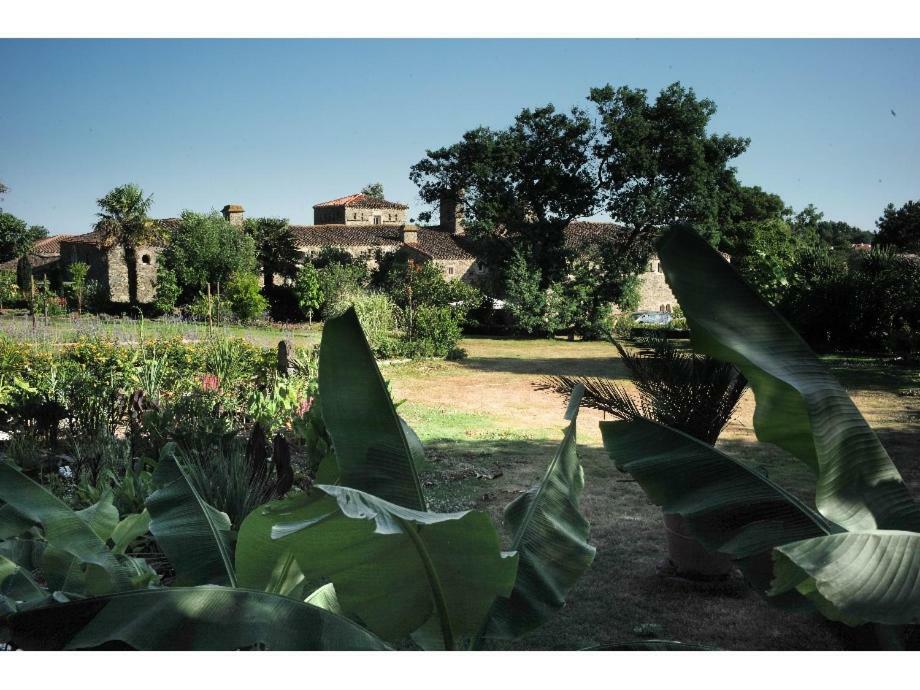 Logis De La Robliniere Bed and Breakfast Landevieille Εξωτερικό φωτογραφία